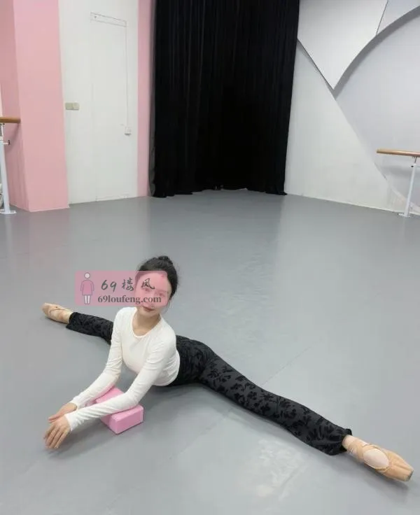 一字马媚儿 - 广东-深圳 楼凤实拍第1张