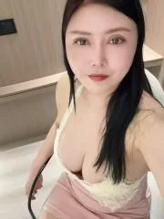 普陀肉感大奶婷婷 真实工作室环境 (地点：上海 - 普陀区)