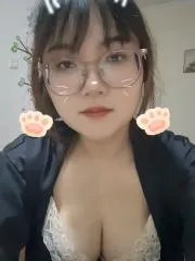 蜀山二刷D胸眼睛妹 真实工作室环境 (地点：安徽 - 合肥)