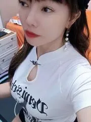 点击查看 广东 - 广州 番禺大波骚妇 更多实拍详情