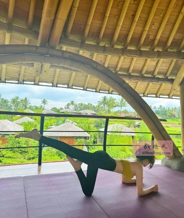 完美身材高颜瑜伽老师 - 上海-静安区 楼凤实拍第4张