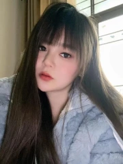 成都风骚小师妹 真实工作室环境 (地点：四川 - 成都)