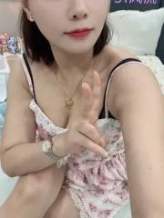 口活超棒娇嫩小少妇 真实工作室环境 (地点：浙江 - 杭州)