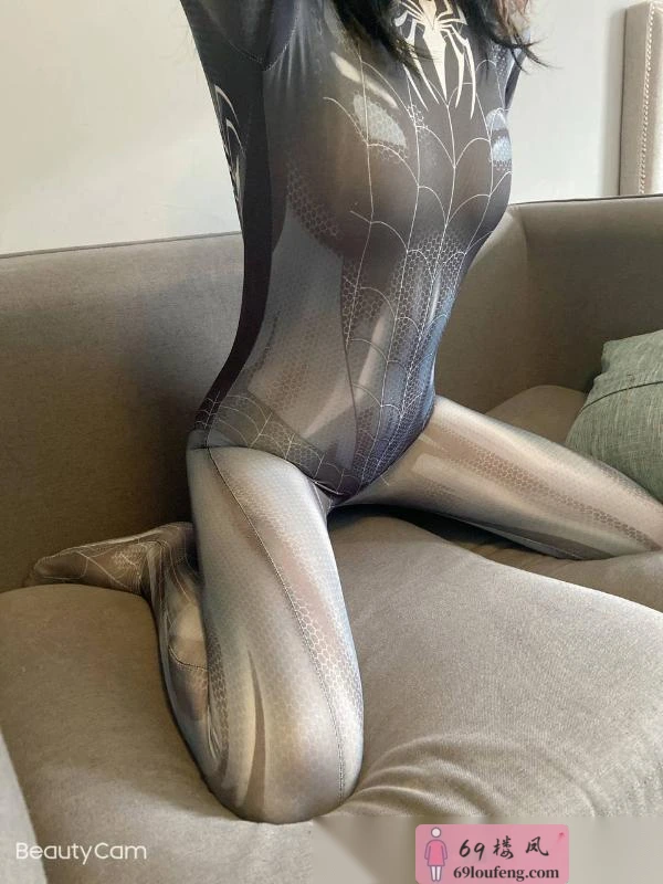 嫩妹儿小佩 - 四川-成都 楼凤实拍第1张