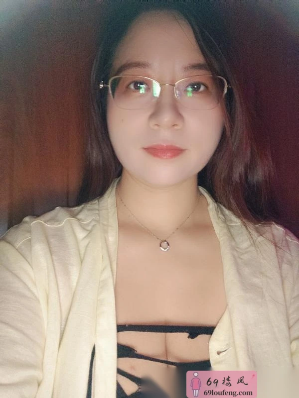 江南西奶牛眼镜妹 - 广东-广州 楼凤实拍第1张