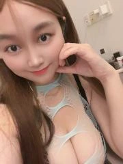 广东 - 深圳 返食西乡白嫩巨乳允儿 纯天然无科技实景