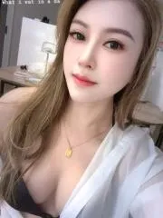 广东 - 广州 楼凤圈口碑推荐：天河气质巨乳少妇馨儿 照片