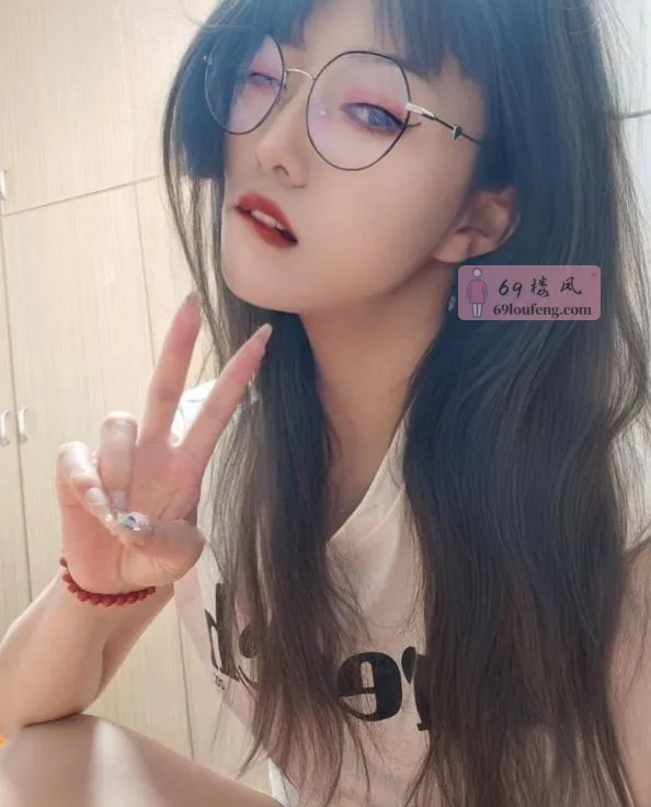 上城反差眼镜妹 - 浙江-杭州 楼凤实拍第3张