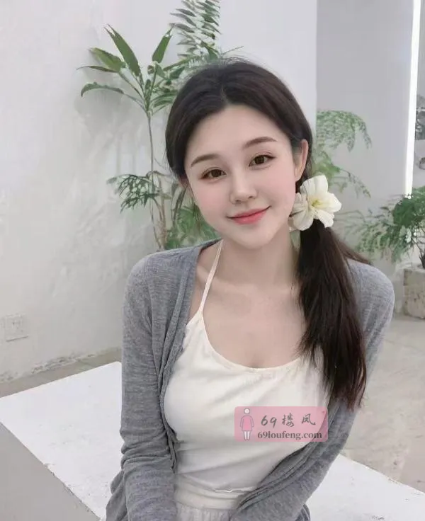 颜值天花板02年兼职 - 江苏-南京 楼凤实拍第2张