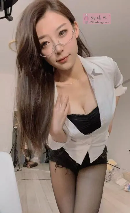 眼镜风骚翘臀妹 - 上海-徐汇区 楼凤实拍第1张