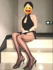 迷人又风情的御姐 真实工作室环境 (地点：江苏 - 南京)