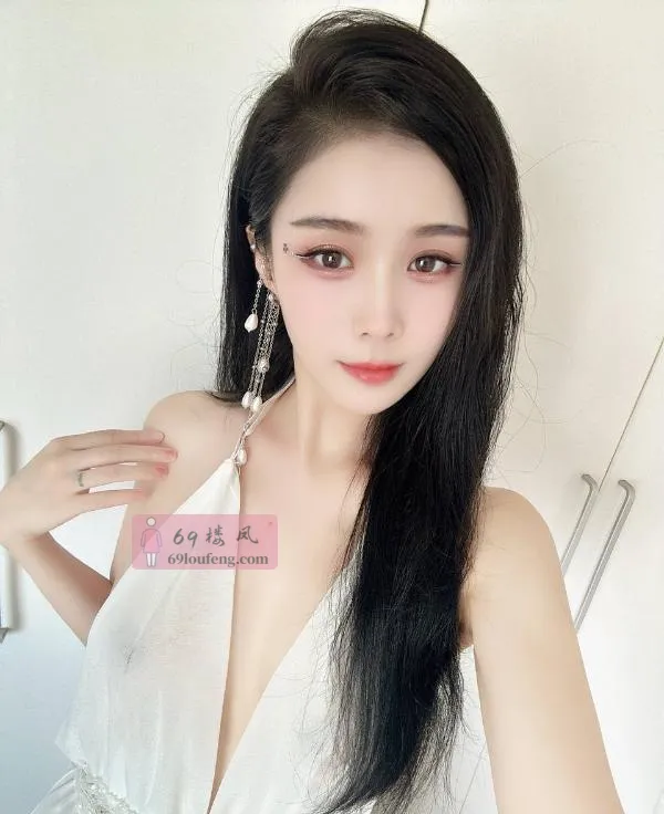 肤白臀翘颜值萱萱 - 广东-深圳 楼凤实拍第3张