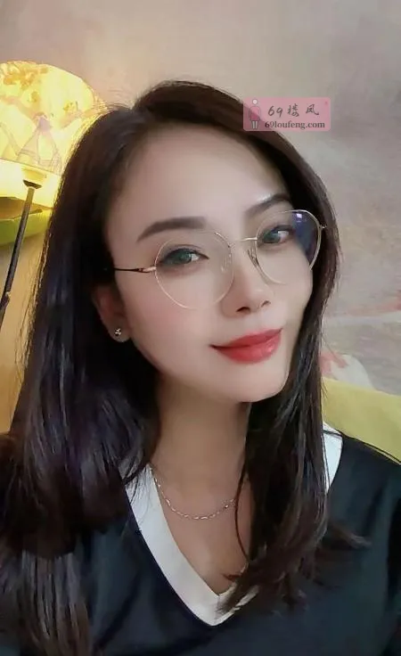 大奶眼睛熟女 - 湖北-武汉 楼凤实拍第1张