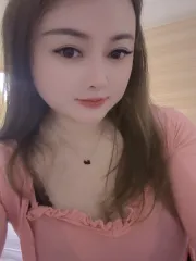 江夏性感少妇 真实工作室环境 (地点：湖北 - 武汉)