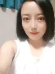 留年宝安大奶喷水少妇 真实工作室环境 (地点：广东 - 深圳)