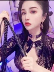 湖北 - 武汉高颜值老师服务系三通女王午夜实拍