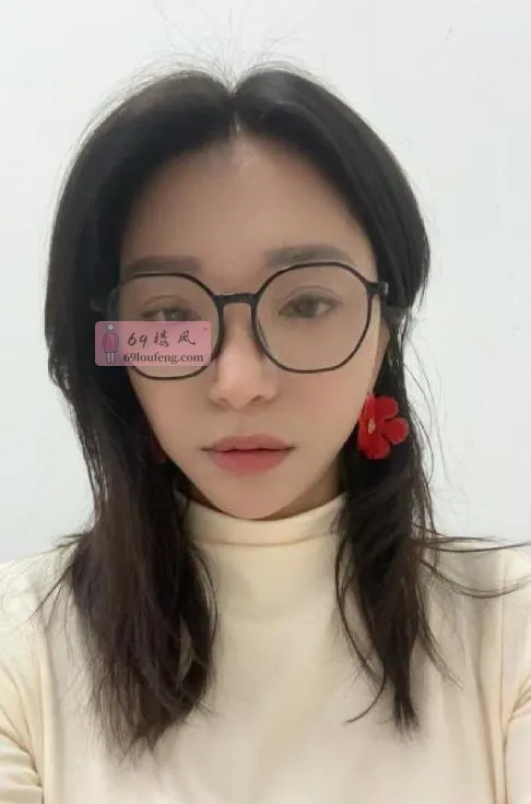 大胸眼镜骚妇 - 浙江-杭州 楼凤实拍第4张