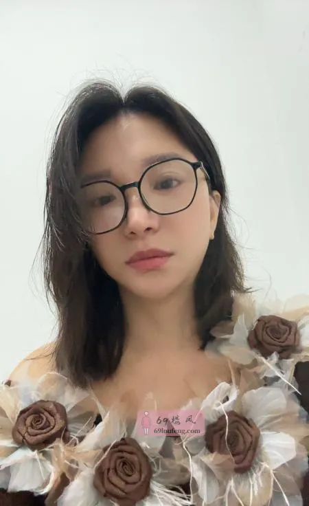 大胸眼镜骚妇 - 浙江-杭州 楼凤实拍第2张