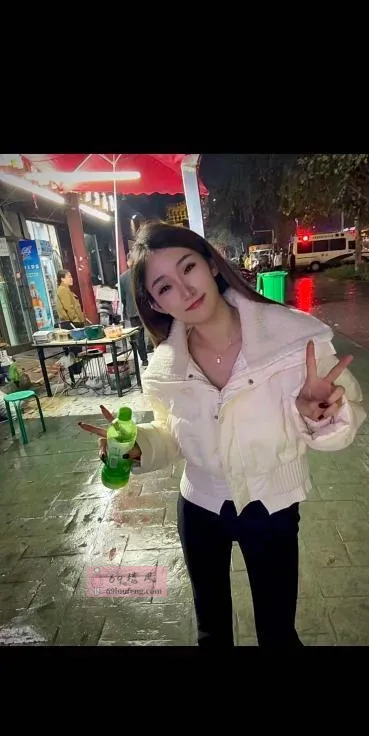 全套御姐露露 - 江苏-无锡 楼凤实拍第2张