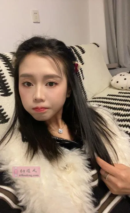 肤白清纯邻家颜值妹子 - 湖北-武汉 楼凤实拍第2张