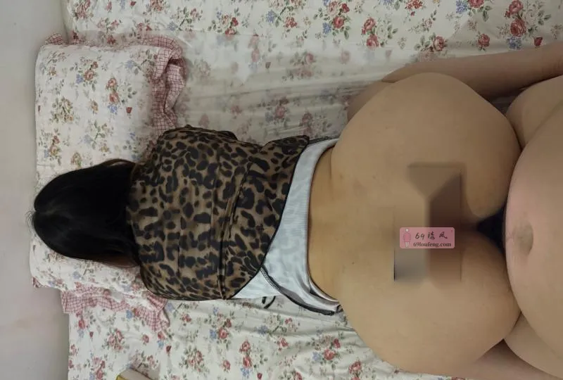 肉臀眼镜骚妇 - 广东-广州 楼凤实拍第4张