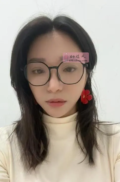戴眼镜的大奶骚妇 - 浙江-杭州 楼凤实拍第2张