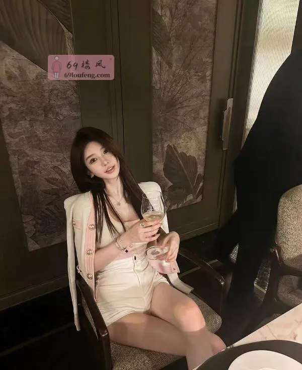 大胸长腿网红款妹妹 - 湖南-长沙 楼凤实拍第2张