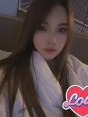 江北气质温柔小美女 真实工作室环境 (地点：重庆 - 江北区)