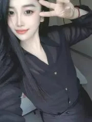 三通风流少妇 真实工作室环境 (地点：四川 - 成都)