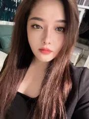 二刷性感小穴风骚妹纸 真实工作室环境 (地点：重庆 - 渝北区)