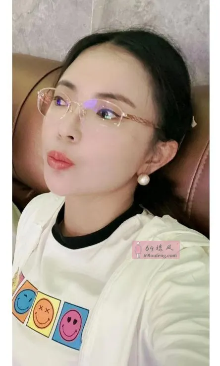 双飞眼镜儿妹妹和闺蜜 - 广东-广州 楼凤实拍第1张