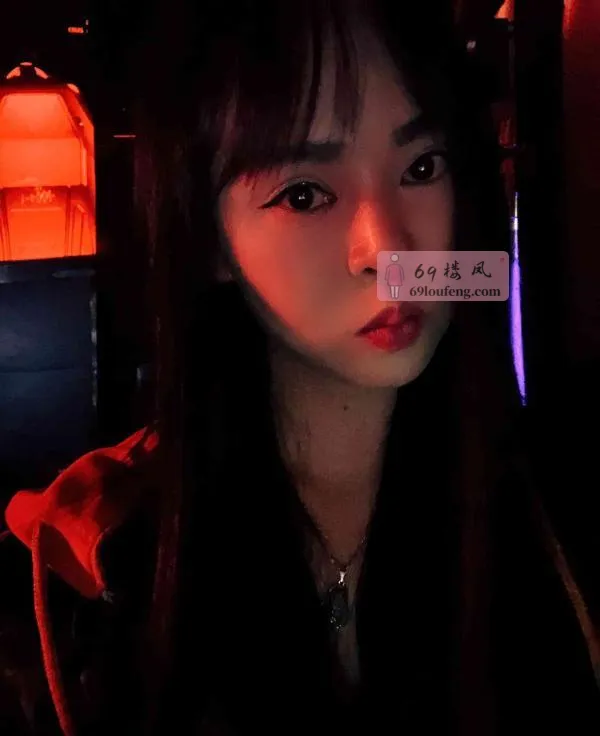 成都东站大胸尤物 - 四川-成都 楼凤实拍第2张