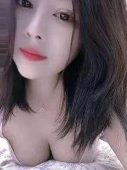 热情性感妩媚骚妇 真实工作室环境 (地点：上海 - 闵行区)