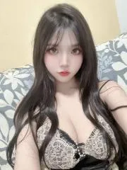 闵行高颜值嫩妹 真实工作室环境 (地点：上海 - 闵行区)