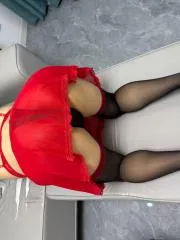 红衣黑丝骚货 真实工作室环境 (地点：江苏 - 南京)