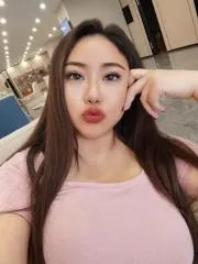 大奶少妇莹莹 真实工作室环境 (地点：四川 - 成都)