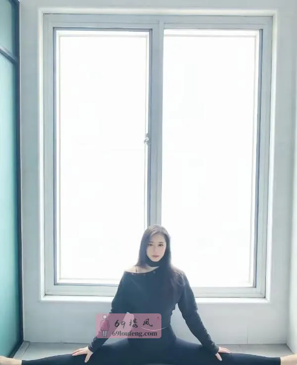 一字马性感少妇 - 广东-广州 楼凤实拍第1张