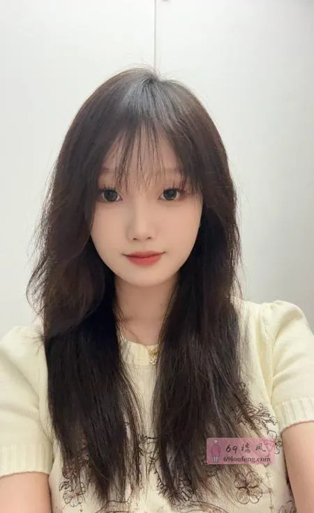 福田清纯兼职小姐姐 - 广东-深圳 楼凤实拍第2张