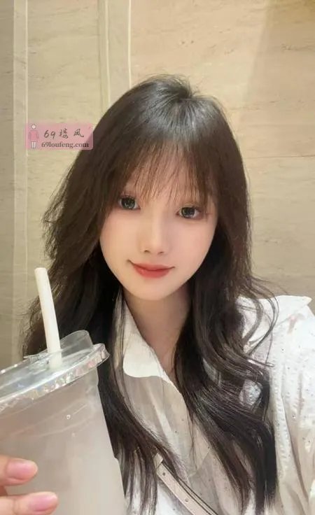 福田清纯兼职小姐姐 - 广东-深圳 楼凤实拍第3张