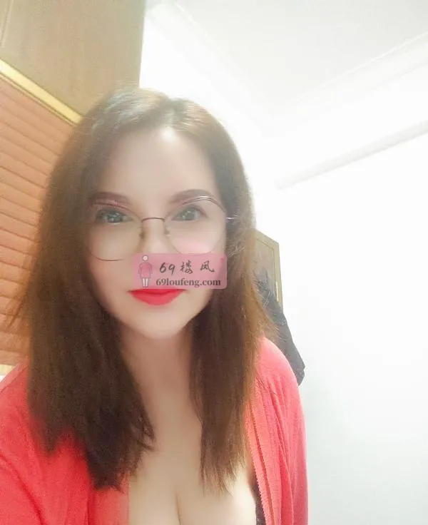 戴眼镜美少妇 - 广东-广州 楼凤实拍第1张