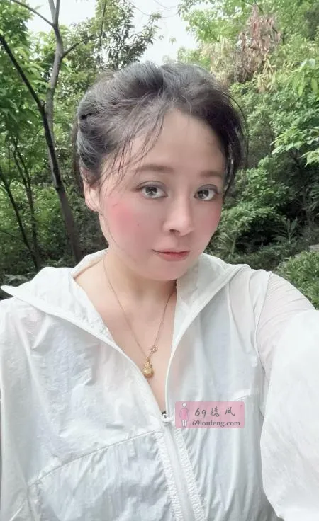 上梅林大奶重庆妹子 - 广东-深圳 楼凤实拍第2张