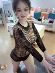 微胖大奶少妇 真实工作室环境 (地点：浙江 - 杭州)