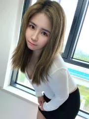 服务系轻熟少妇 真实工作室环境 (地点：广东 - 广州)