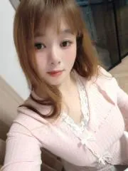 杭州东站巨乳妹 真实工作室环境 (地点：浙江 - 杭州)