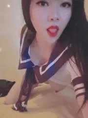 肥臀大奶骚人妻 真实工作室环境 (地点：云南 - 昆明)