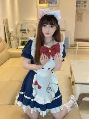 武侯区小少妇 真实工作室环境 (地点：四川 - 成都)