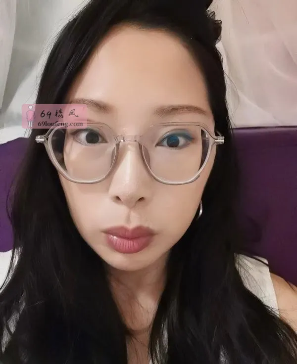 后花园眼镜御姐 - 广东-广州 楼凤实拍第2张