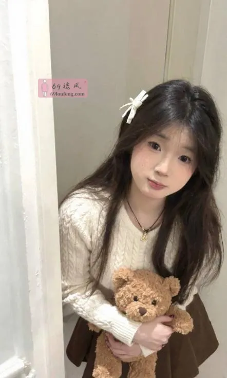 粉嫩颜值女友系老师 - 广东-深圳 楼凤实拍第3张