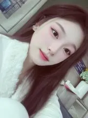 170花臂少女 真实工作室环境 (地点：四川 - 成都)