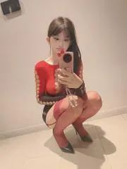 普陀性感妩媚御姐 真实工作室环境 (地点：上海 - 普陀区)